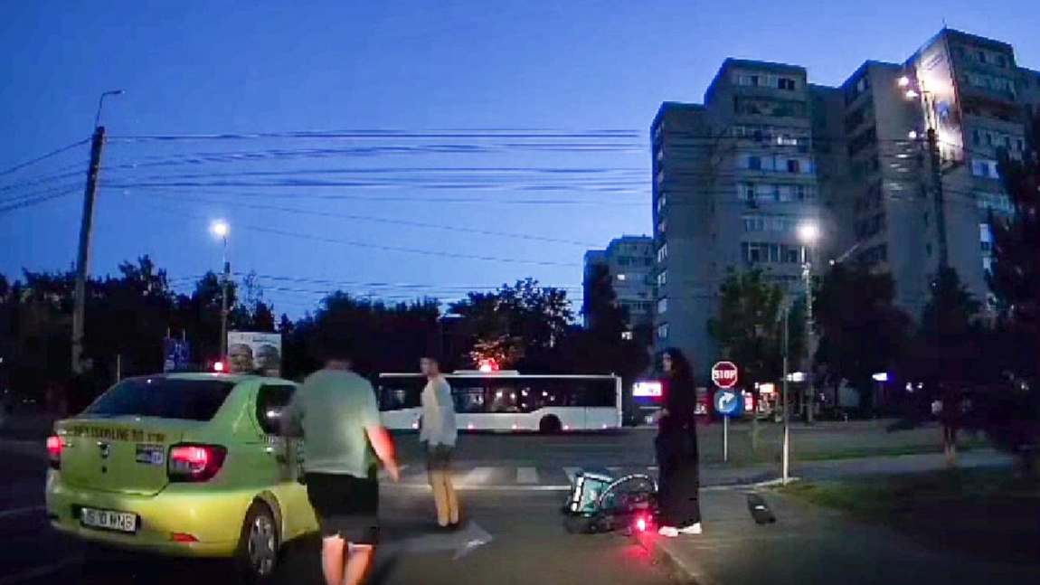 Bătaie între un taximetrist și un livrator de mâncare în parcare la Lidl! Șoferul l-a atacat pe tânărul de 18 ani cu o bâtă