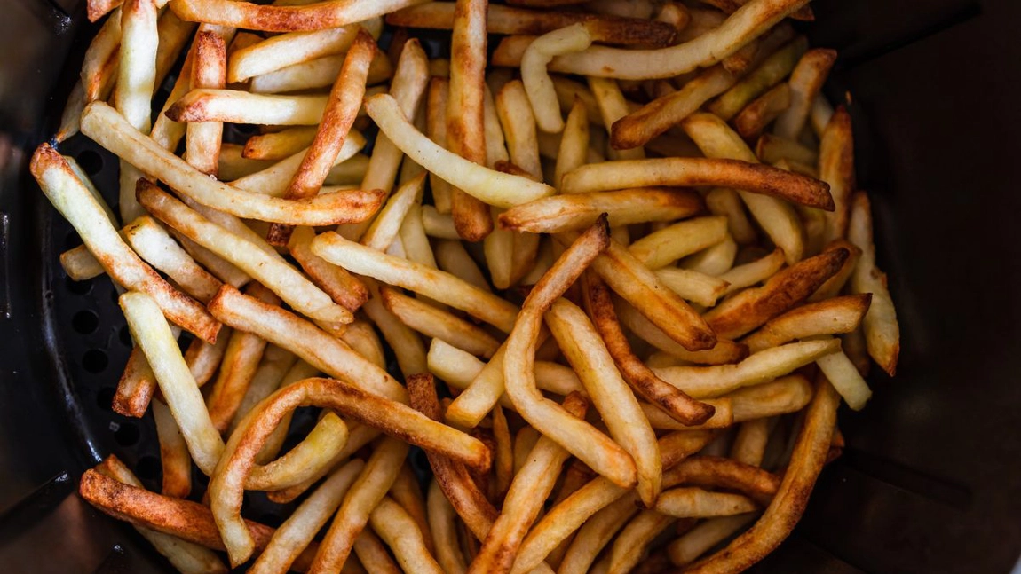 Cartofii prăjiți la Airfryer – Rețetă pentru un gust clasic, fără ulei în exces