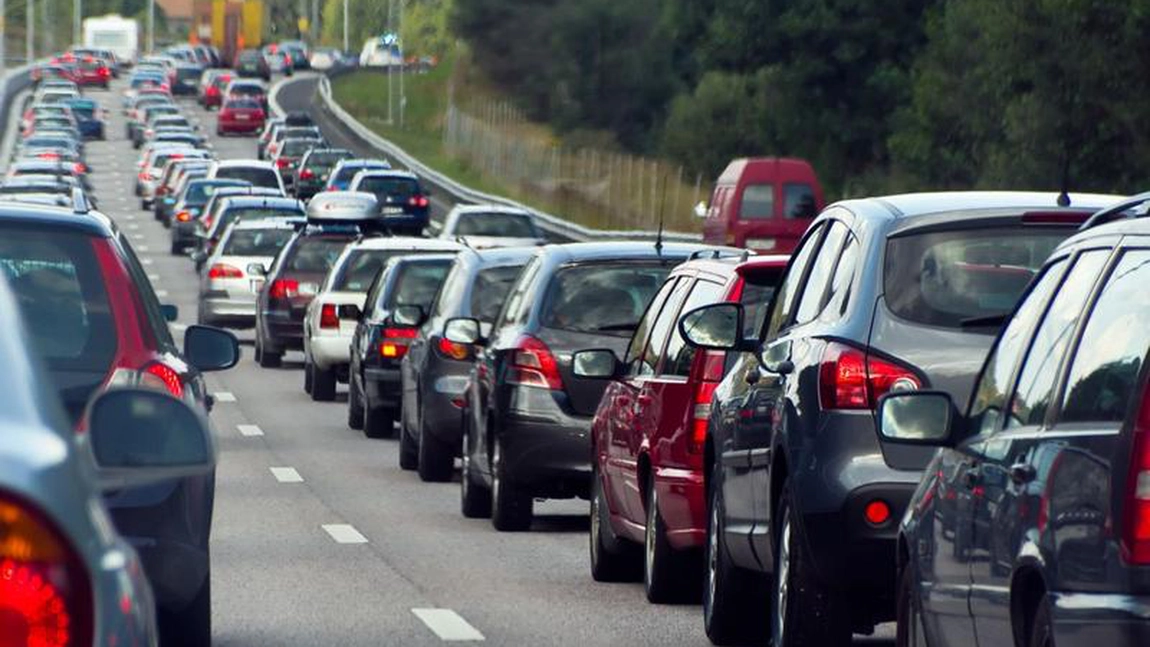 Depășirea coloanelor în trafic. Regula rutieră care a fost schimbată în 2025