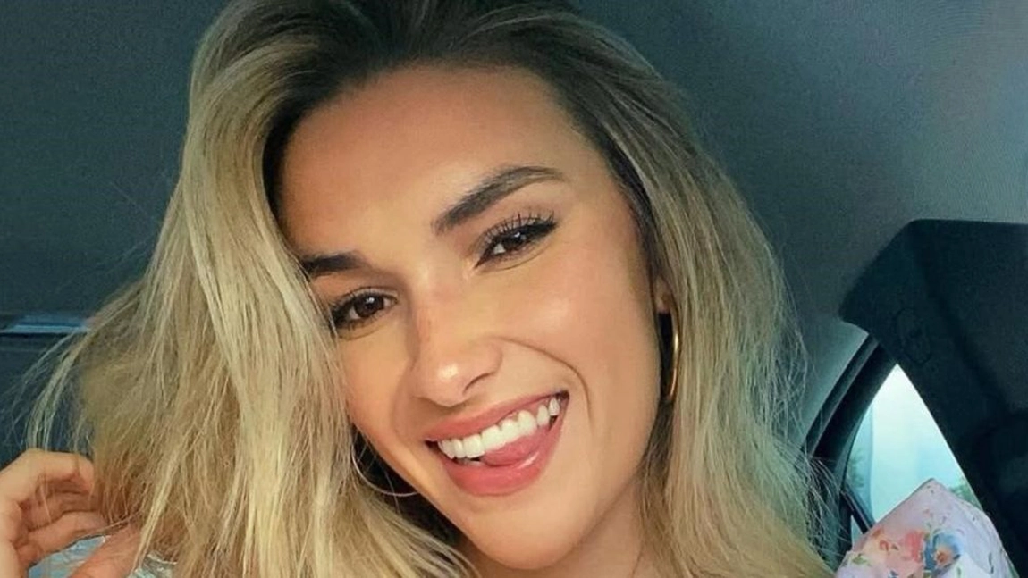 Cum reușește Kayla Simmons să încingă rețelele de socializare? Fanii sunt cu totul în delir