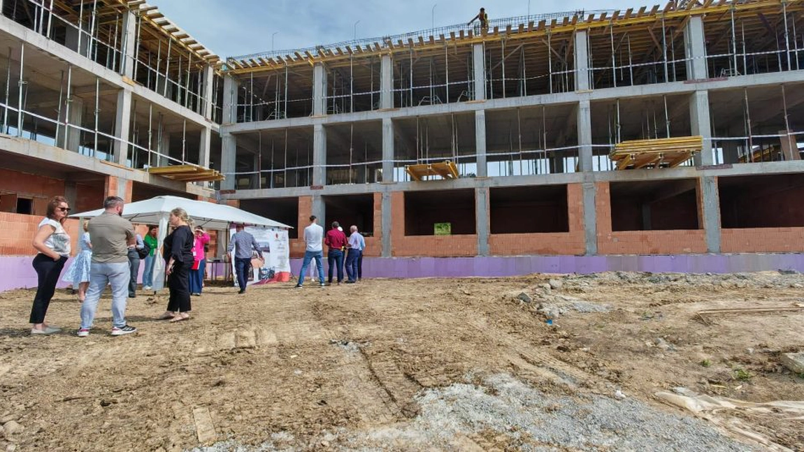Încep lucrările la prima școală verde din satul Valea Adâncă, comuna Miroslava, județul Iași
