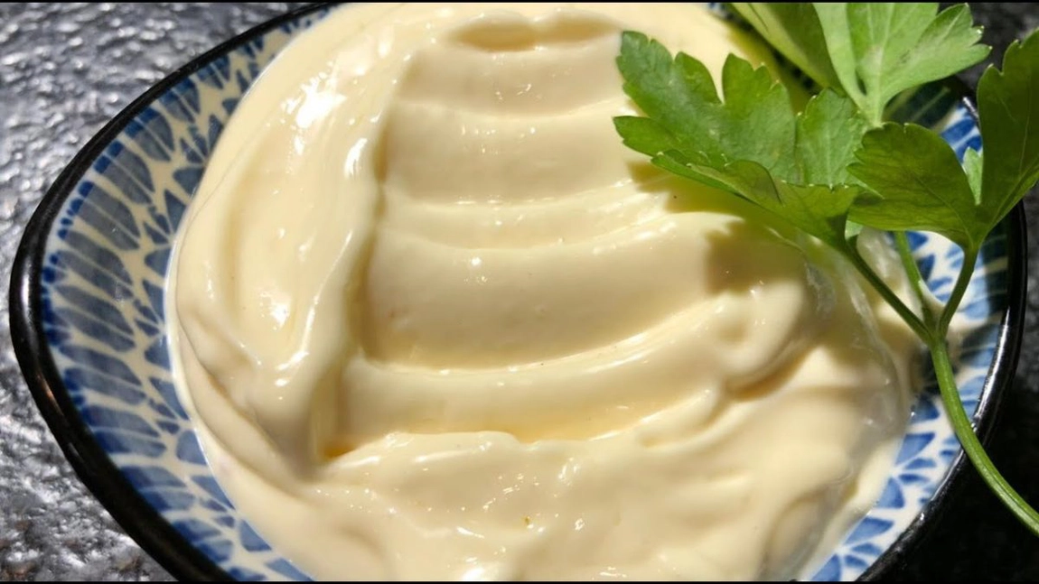 Maioneză cu ouă fierte întregi – Rețetă pentru o variantă cremoasă, gustoasă și sigură