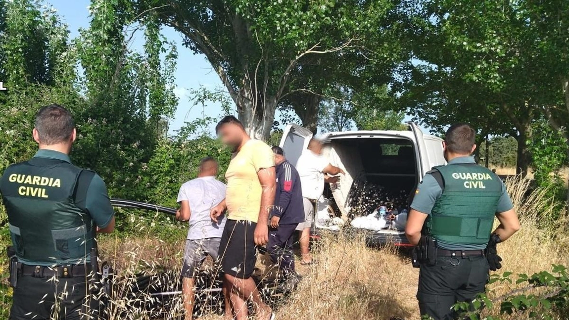 Români, prinși în pădurile Spaniei lângă „duba groazei”! Polițiștii au rămas uimiți