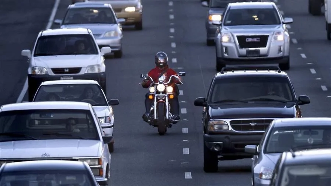 Ce Se Schimbă pentru Motocicliști, Mopediști și Șoferi în România? Află Noile Reguli și Permisiuni de Circulație!