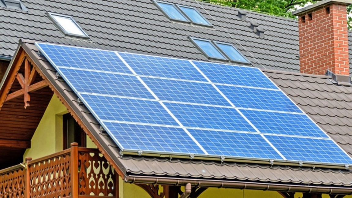 Capcana panourilor solare: Facturi mari, investiții uriașe și speranțe spulberate! Românii, prinși între scumpiri și iluzii verzi