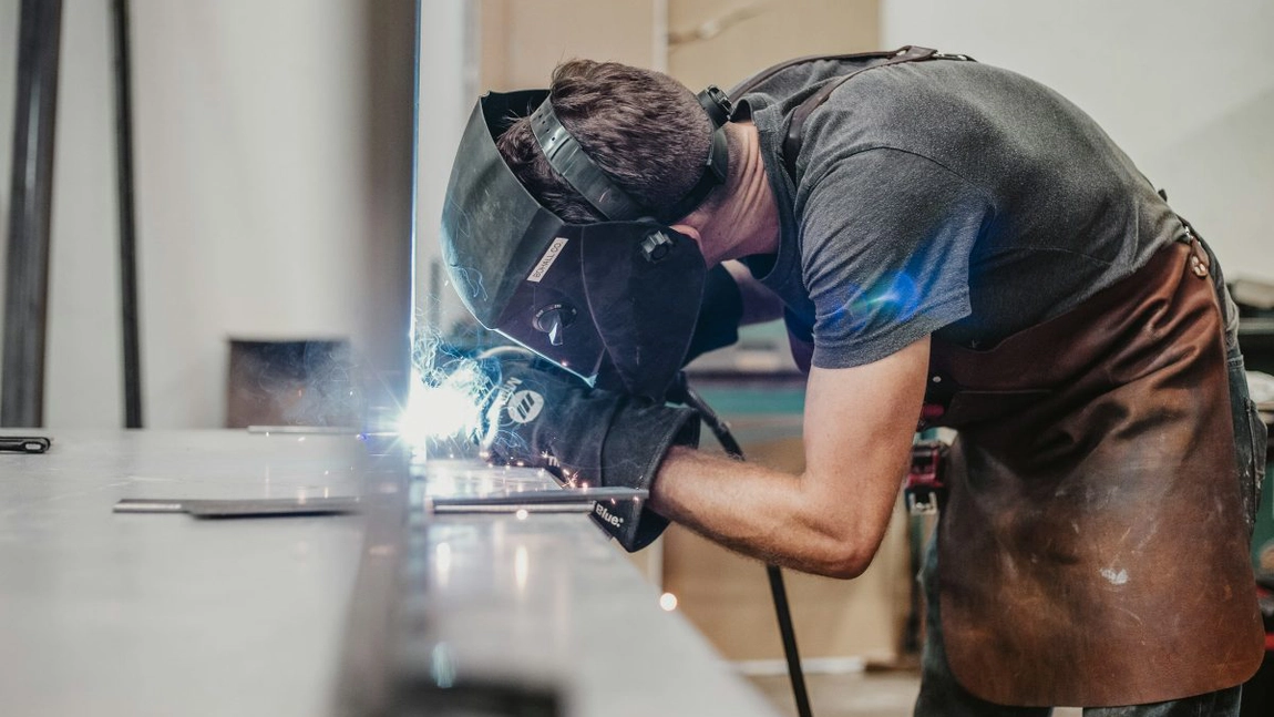 Cum alegi echipamentele și accesoriile potrivite pentru sudură profesională