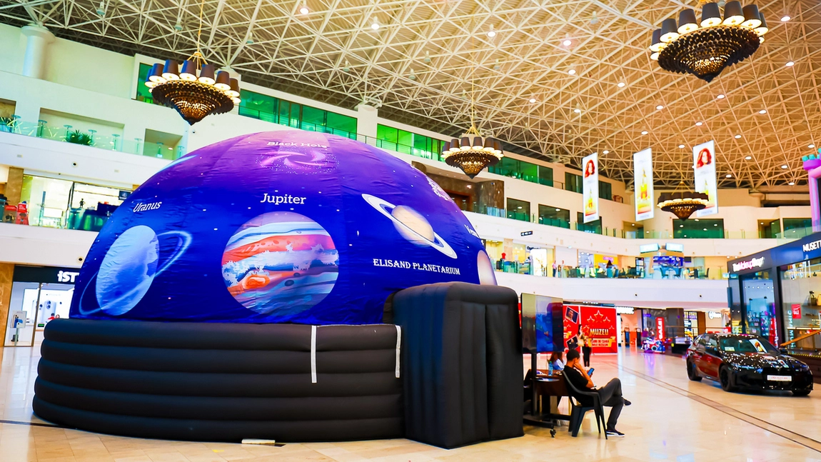 Distracție pentru întreaga familie, la Palas: Planetariu cu proiecții 360 de grade, teatru de păpuși și concerte în aer liber