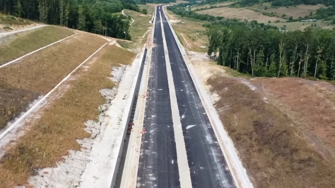 Au pierdut fondurile, acum plătim noi! Uite ce autostradă riscă să devină muzeu