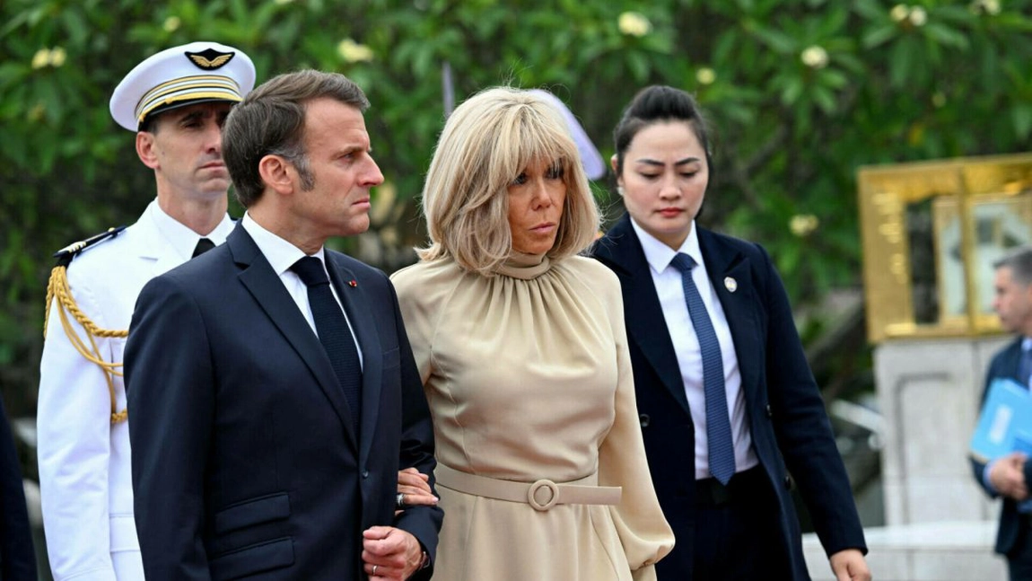 Fosta menajeră a cuplului Brigitte și Emmanuel Macron aduce în atenția presei detalii intime și tulburătoare. „L-a lovit. A fost umilit!”