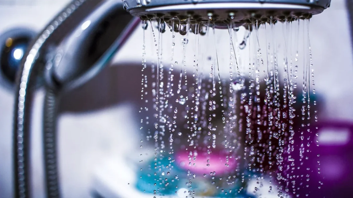 Dușurile dese pot afecta pielea. Ce recomandă dermatologii