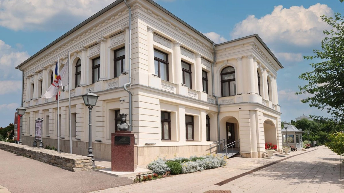 „Masca – sens și semnificație”, o incursiune culturală găzduită de Muzeul Municipal Iași