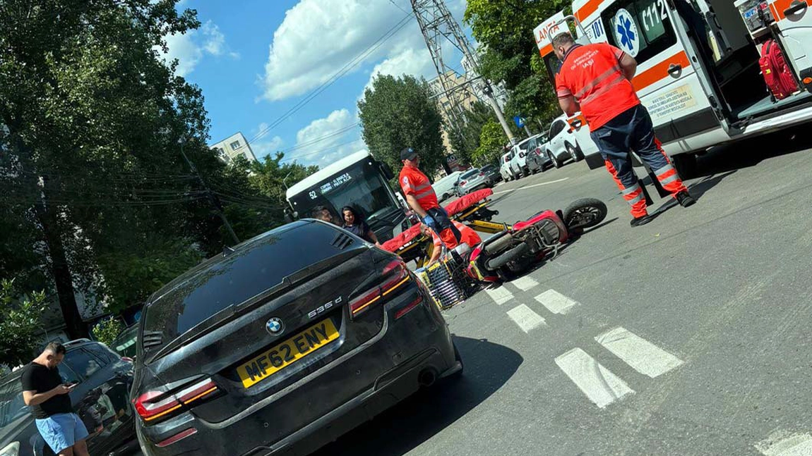 Accident rutier în cartierul Alexandru cel Bun. Un livrator Glovo a fost lovit
