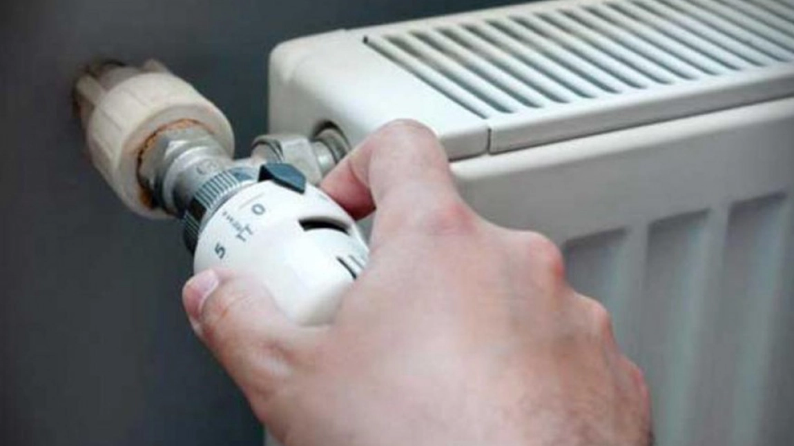 Românii trebuie să se pregătească. Creșterea TVA-ului pentru încălzire ar putea duce la scumpiri în termoficare