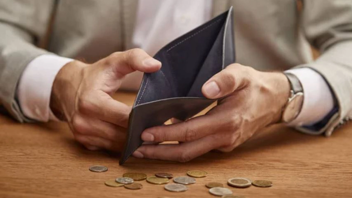 Cât de săraci sunt românii! La ce renunță cetățenii pentru a face față cheltuielilor 