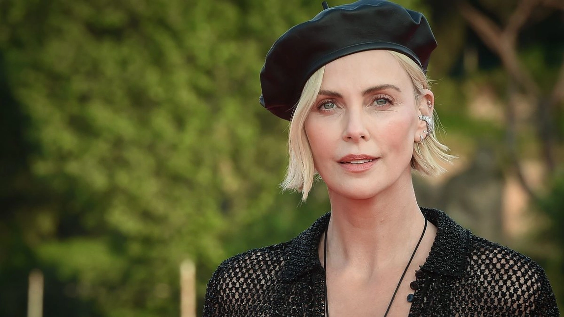 Charlize Theron vorbește despre o aventură incendiară! Cine este tânărul din povestea ei