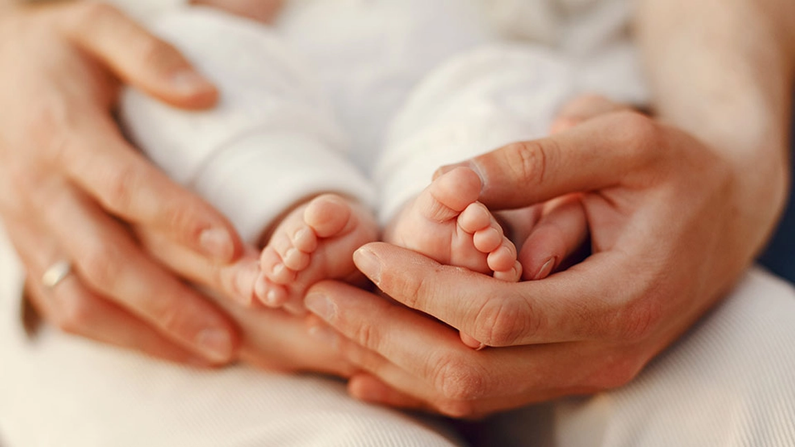 Criza demografică naște soluții extreme! Țara care te plătește să faci copii