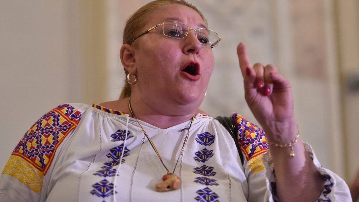 Diana Șoșoacă l-a pus la punct pe trapper-ul care a înjurat România: „Ești doar un alt cocalar ordinar, drogat!”