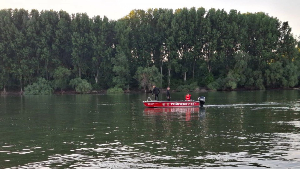 Un grav accident naval s-a petrecut la gura de vărsare a Dunării! O ambarcațiune care transporta între 8 și 10 turiști s-a răsturnat