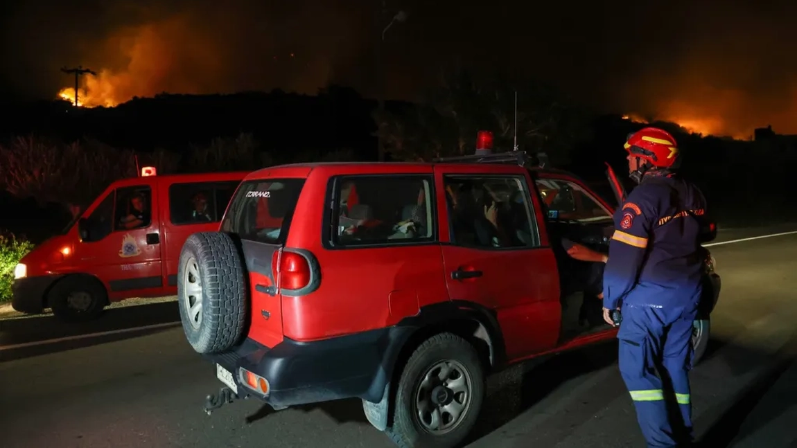 Românii își abandonează vacanțele din Grecia. Insulele preferate, cuprinse de incendii