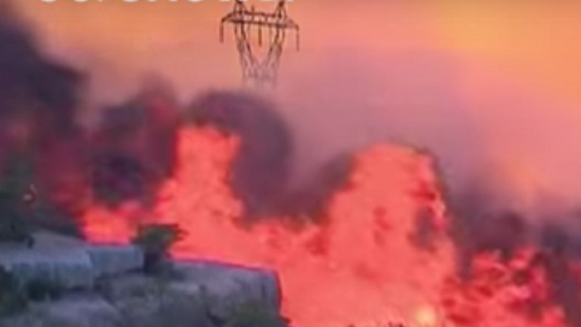 Alertă pentru românii care călătoresc! Incendiu de proporții la Marsilia, avertisment oficial de la MAE