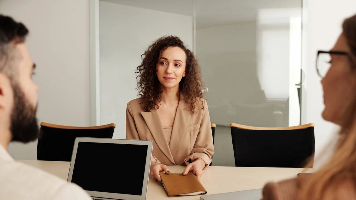 Cum să abordezi reorganizarea strategică a resurselor umane fără riscuri?