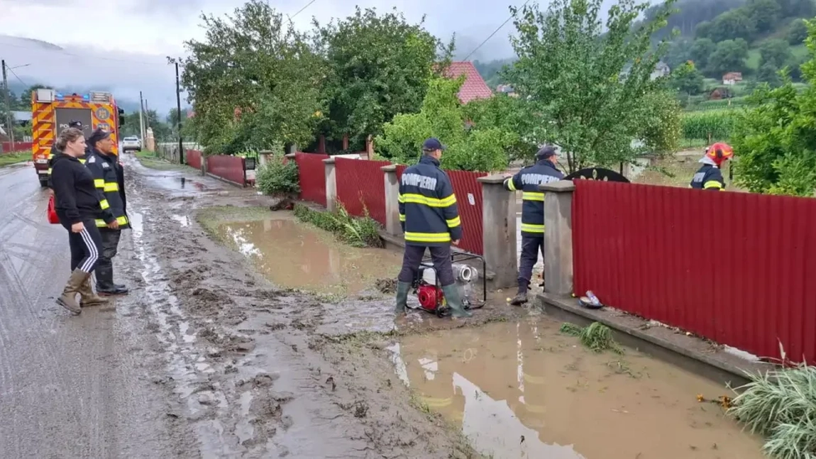 Viiturile au făcut prăpăd în Moldova! O persoană a murit, sute evacuate, zeci de localități devastate