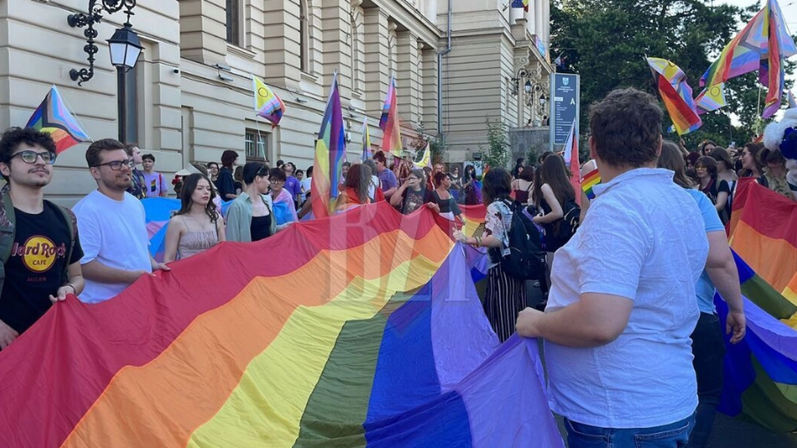 Centrul Iașului, blocat de niște ciudați. Șoferii sunt nemulțumiți: ”Românii trebuie să meargă mai des pe la biserică ”