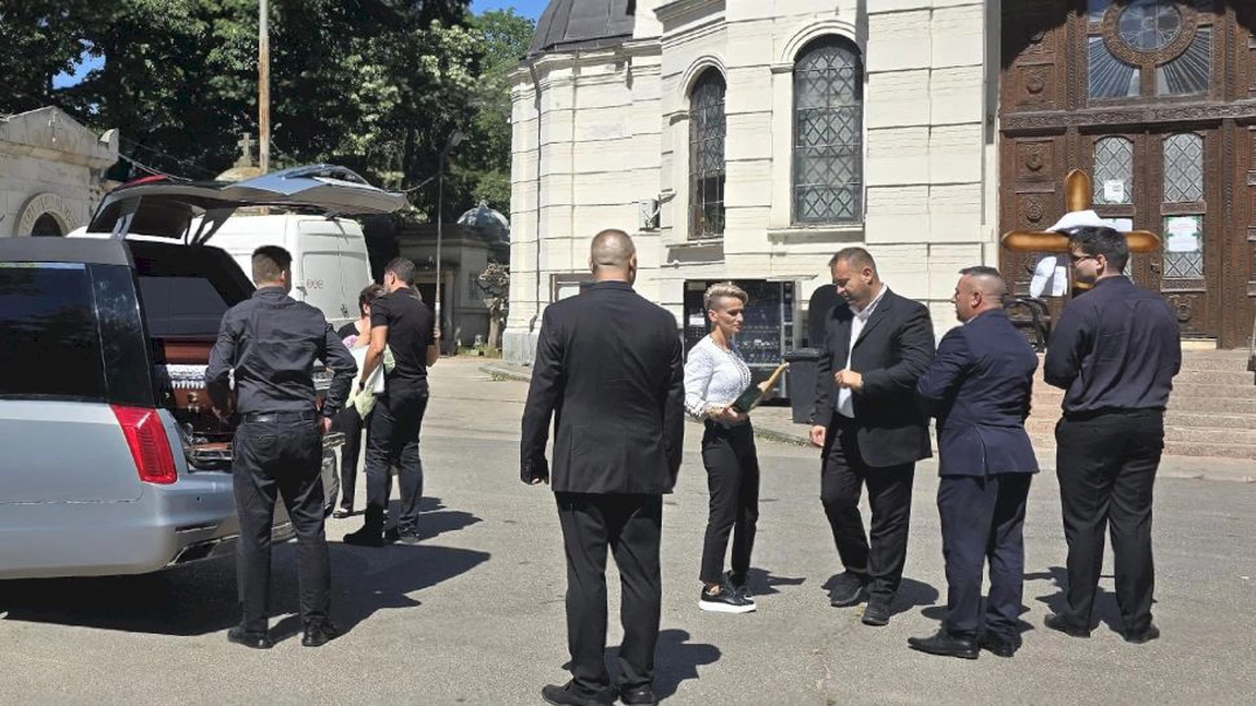 Ținuta neașteptată purtată de Maria Dragomiroiu la priveghiul lui Ion Cernea a stârnit rumoare. Toți au făcut ochii cât cepele!