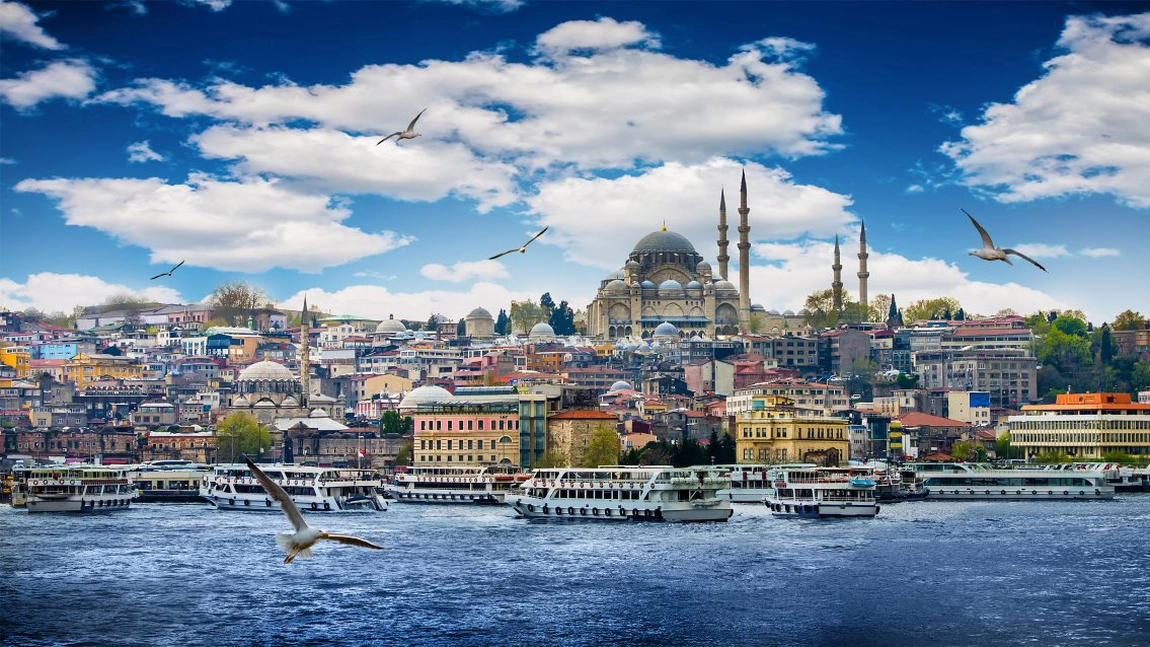 Vrei o vacanță în Istanbul? Iată ce trebuie să știi înainte de plecare și de ce merită vizitat. Poți avea o experiență unică între două continente