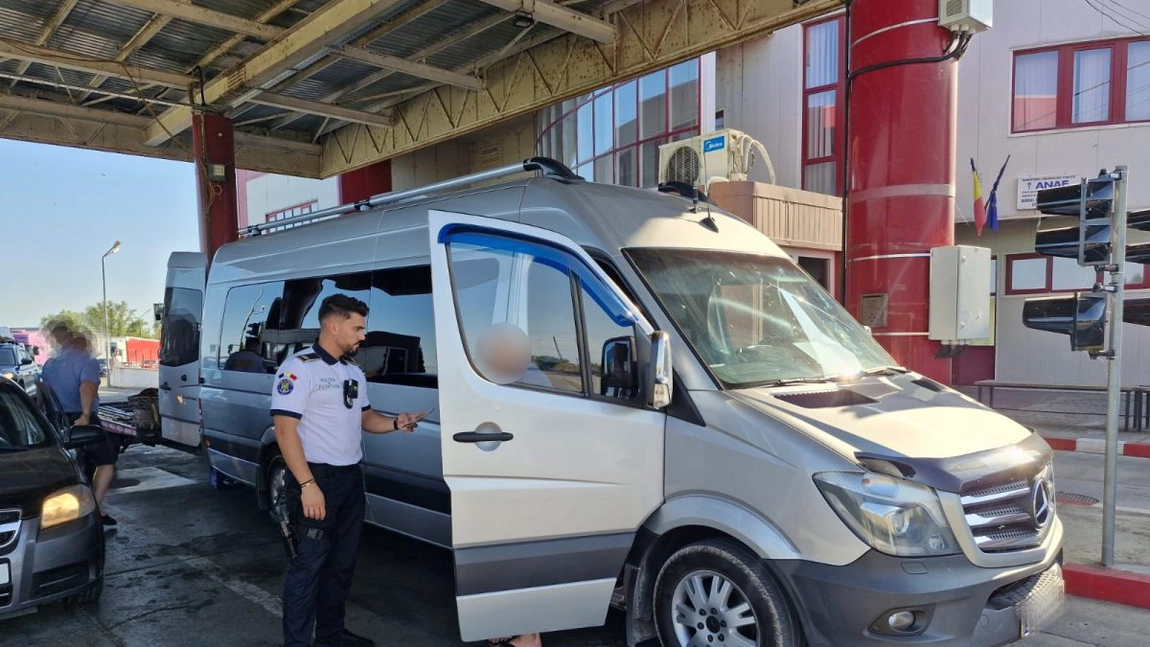 Autoturism furat din Franța, oprit din drumul către Republica Moldova