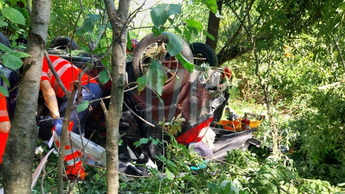 Accident rutier grav în comuna Deleni. Un soț și o soție au murit, după ce au rămas fără frâne. Autoturismul s-a răsturnat în râpă - UPDATE