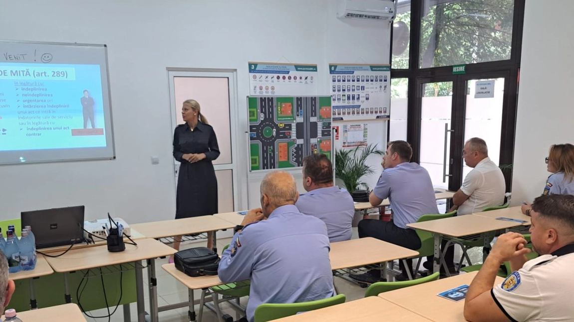 Funcționarii din transporturi rutiere, instruiți de DGA Iași în prevenirea corupției