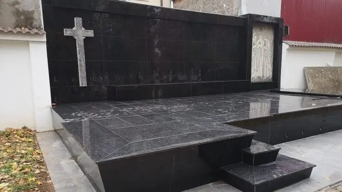 Cine este milionarul român care și-a pus în cavou calculator și aer condiționat. De ce a făcut asta