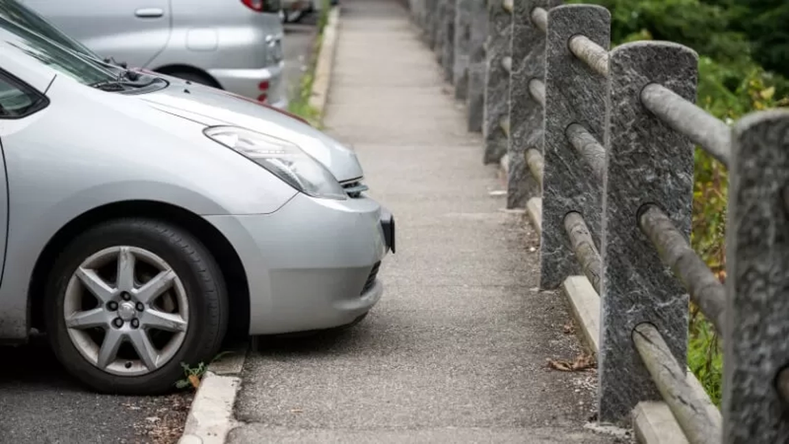 Locul în care șoferii nu au voie să parcheze, chiar dacă plătesc taxa! Ce sancțiuni se aplică posesorilor auto!