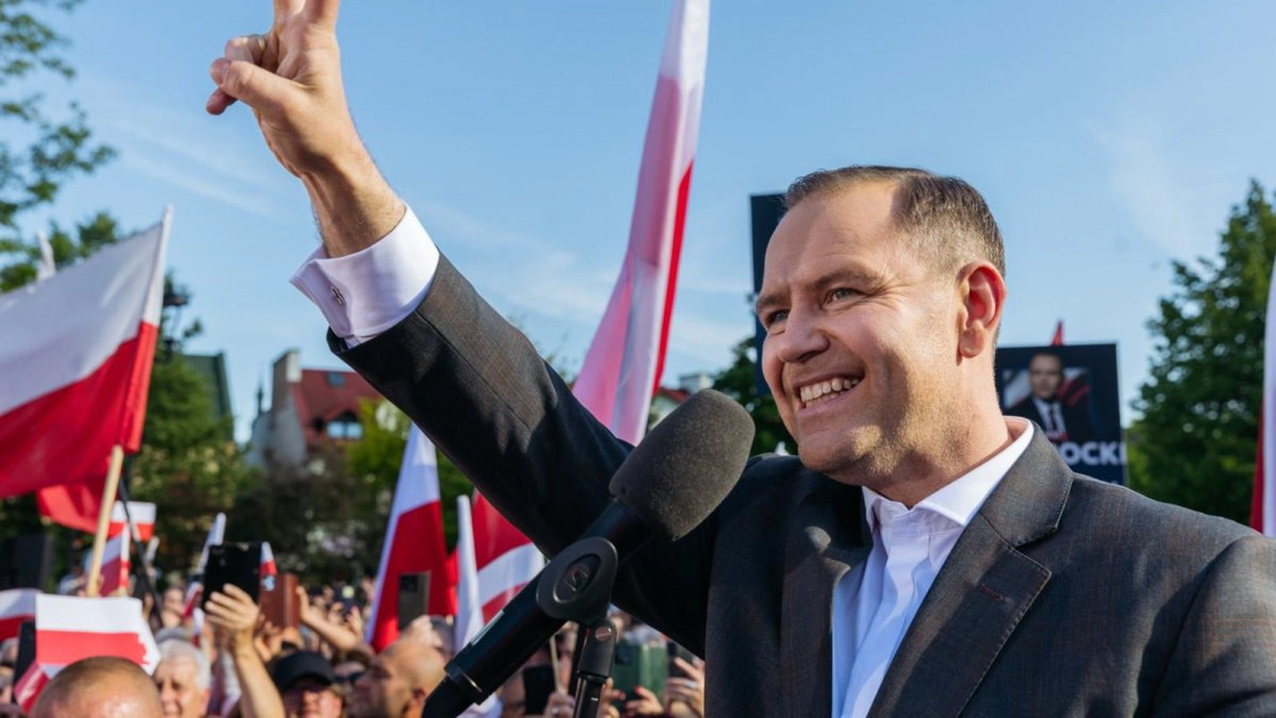 Polonia elimină impozitul pentru părinții cu minim doi copii! Guvernul Bolojan le ia 10% CASS mamelor