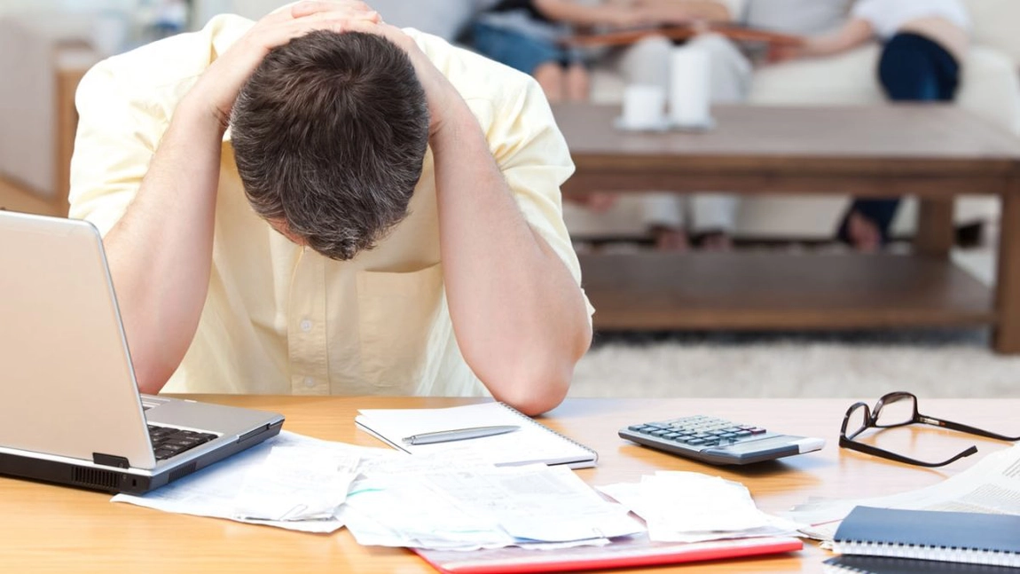 Se schimbă legea pentru românii care dețin firme și au ajuns la faliment! Ce nu mai au voie să facă timp de 5 ani!