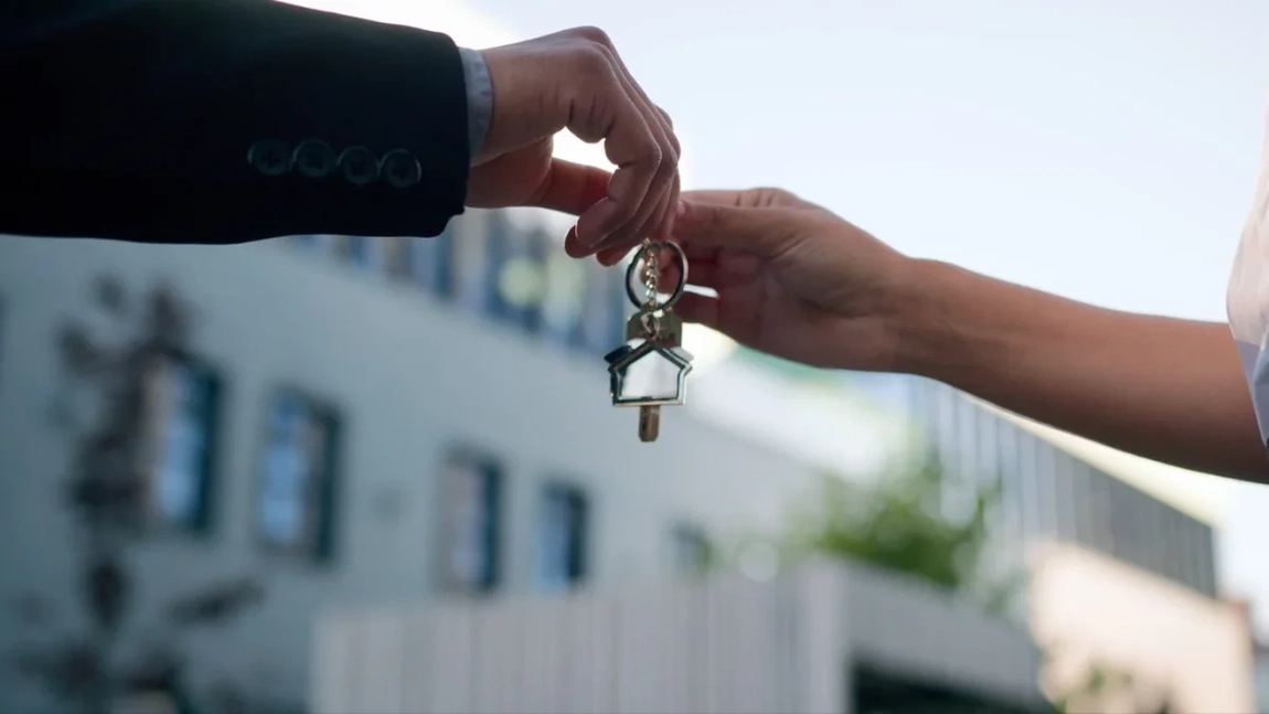 cum să vinzi un apartament cu credit ipotecar? Descoperă ce se întâmplă cu datoria și obligațiile noului proprietar!