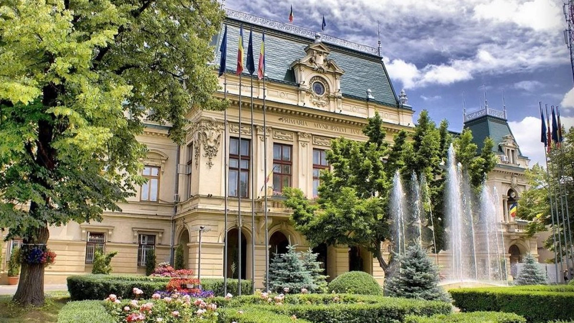 Primăria Iași depune documentele pentru finanțarea a șapte proiecte din sfera educațională! Contractul de consultanță a fost semnat