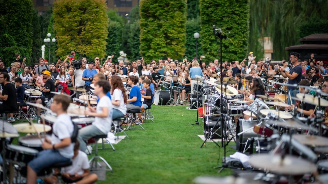 Cel mai mare eveniment dedicat toboșarilor are loc pe 26 august, în Grădina Palas Iași