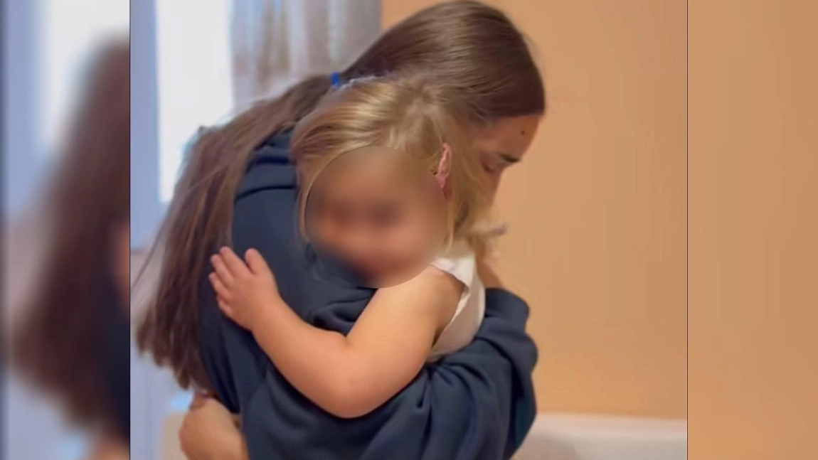 Denisa, o tânără de 20 de ani din Iași, își crește singură cei patru frați, după ce mama i-a părăsit și a plecat cu un pachistanez