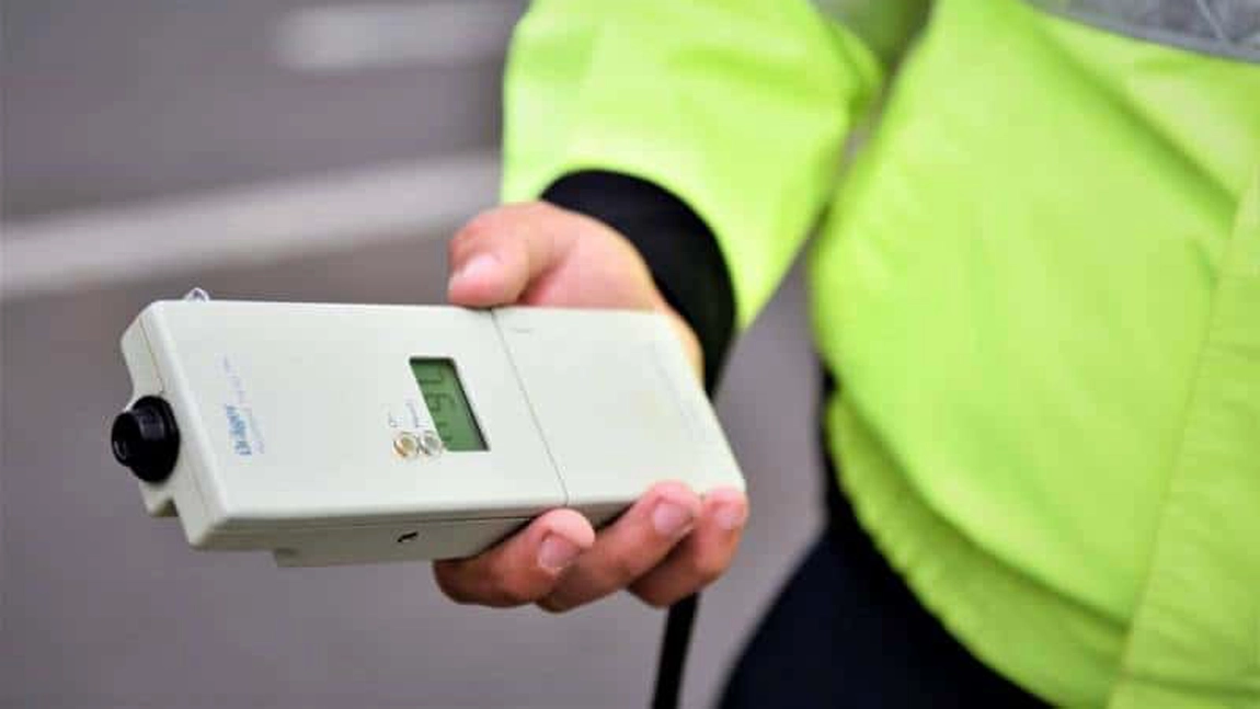 Coșmar în trafic, la Iași. Un șofer fără permis a provocat un accident, o domnișoară s-a urcat beată la volan, iar asta nu este tot!