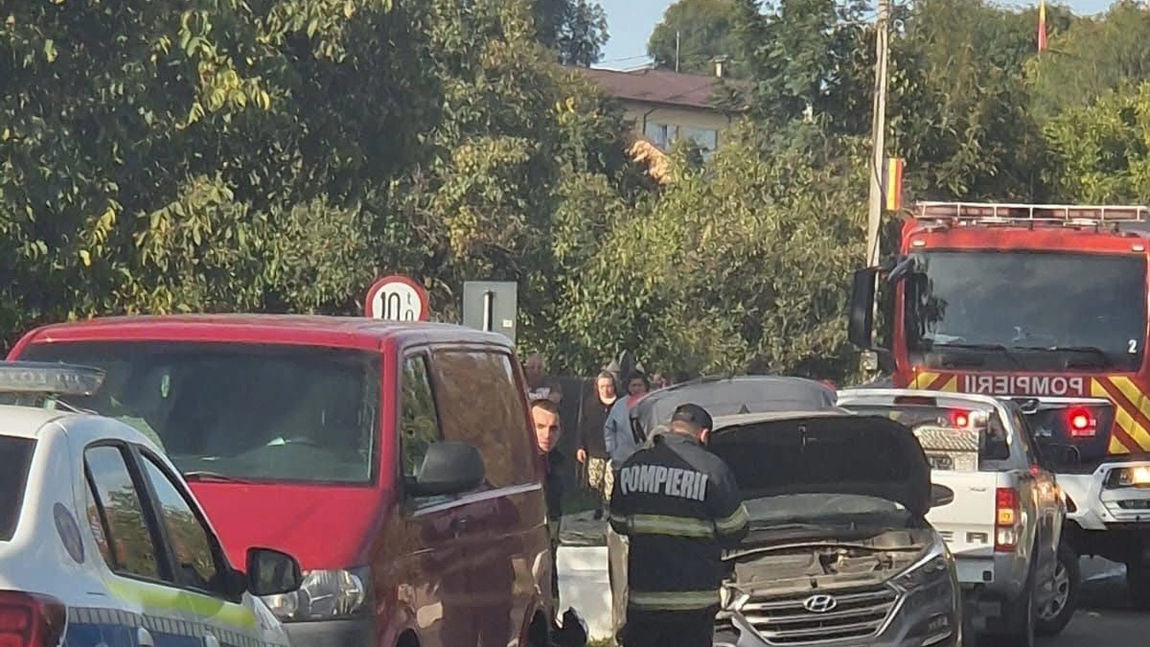 Accident rutier în Grajduri! O mașină a intrat într-un cap de pod