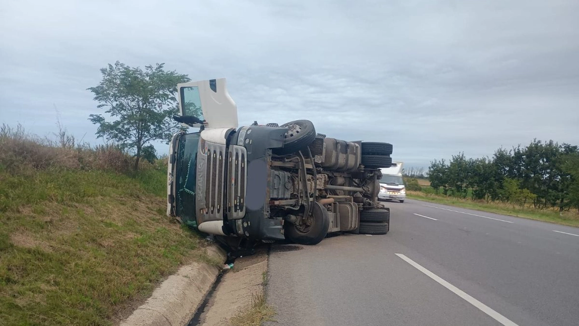 Accident rutier fără victime la Iași! Echipaje de intervenție la fața locului. Descoperă detalii și situația traficului!