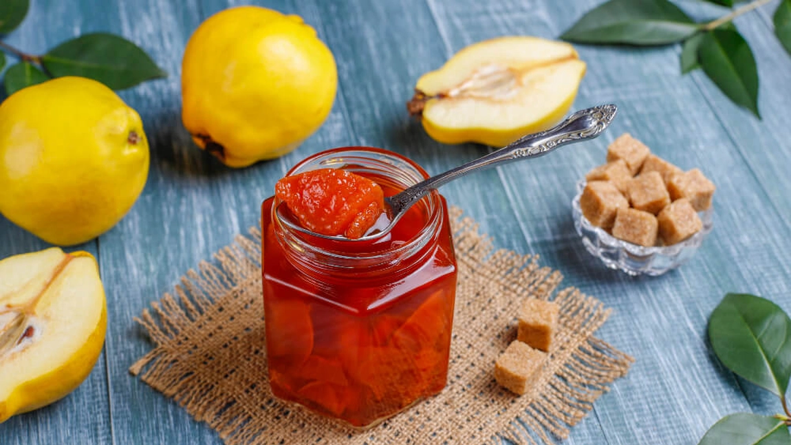 Dulceață de gutui cu nucă – Deliciu parfumat de sezon, perfect pentru cămară