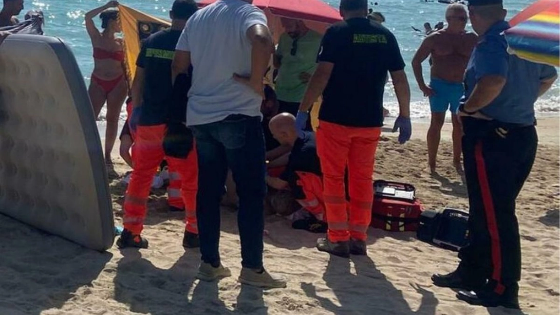 O femeie a murit fulgerător în mare, la câțiva metri de soț. Ce au descoperit medicii la autopsie