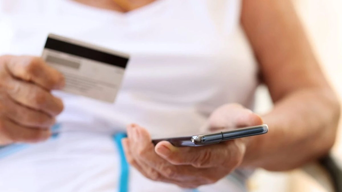 Atenție dacă primiți acest mesaj pe TikTok! O femeie din Iași a crezut că va primi o moștenire uriașă, dar a fost la un pas să rămână fără banii din cont