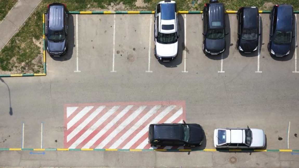 Descoperă zonele unde poți închiria și parcarea autoturismului în fața blocului!