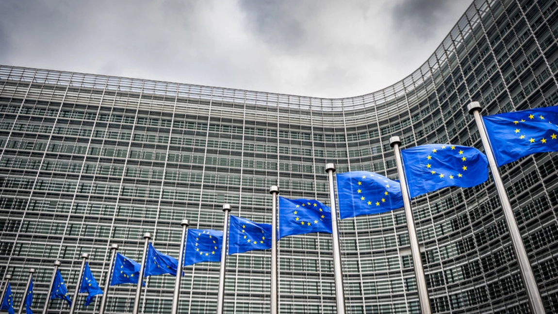 România riscă pierderea fondurilor europene din cauza deficitului bugetar. Comisia Europeană inițiază suspendarea accesului la PNRR. AUR denunță complicitatea politică!