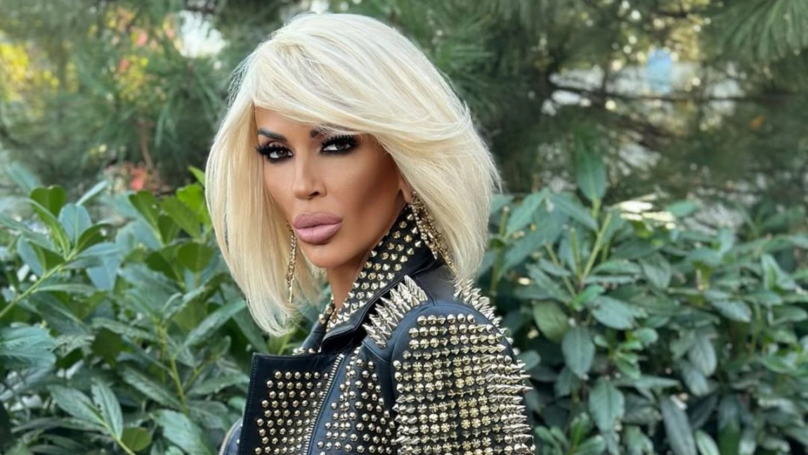 Raluca Bădulescu avea un look total diferit în tinerețe. Pe atunci nu purta perucă și era o tânără fără „figuri”