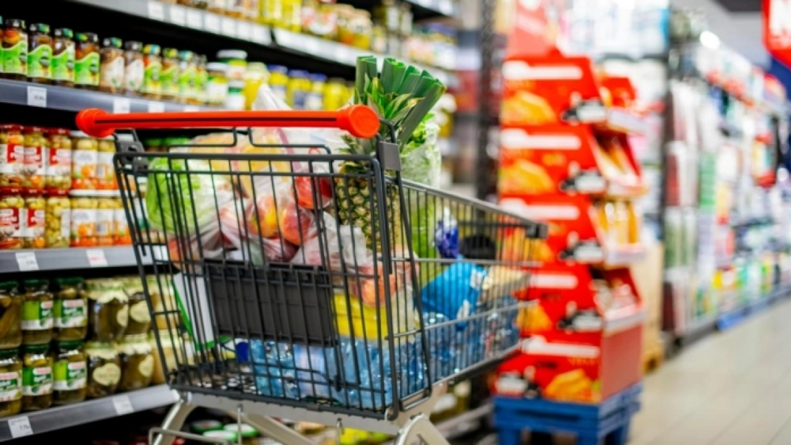 Preţurile la raft ale alimentelor de bază au crescut. Un produs este campion la scumpiri